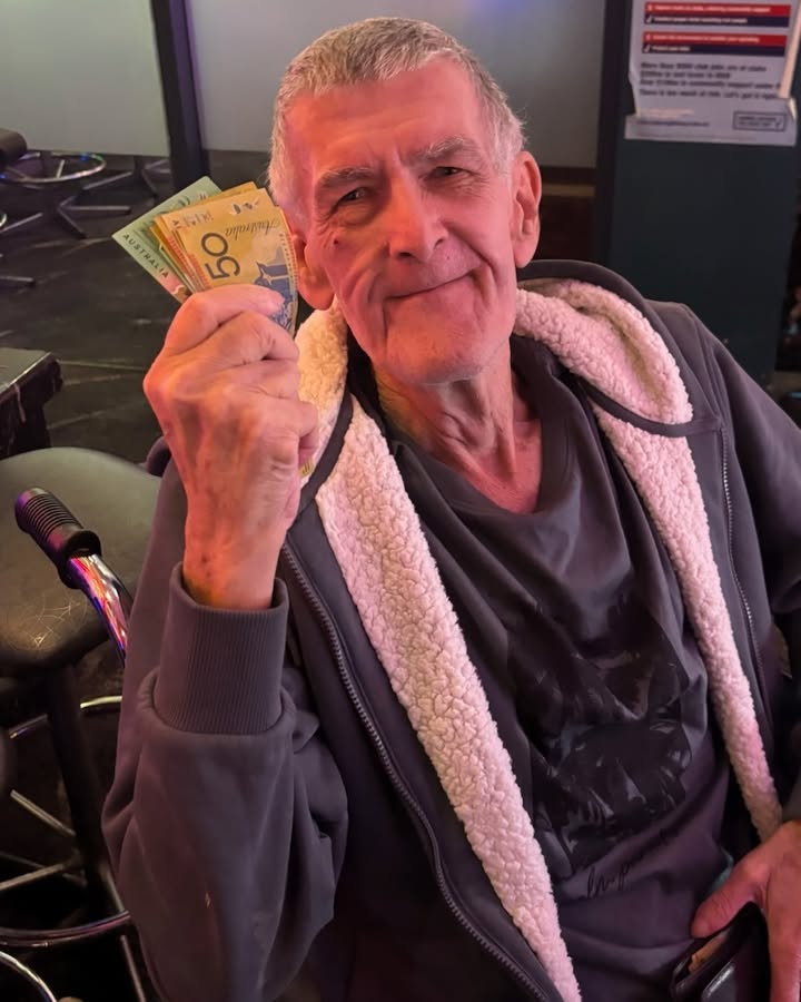 Featured image for “Coxy Wins $1400 at Hamilton North Bowls”